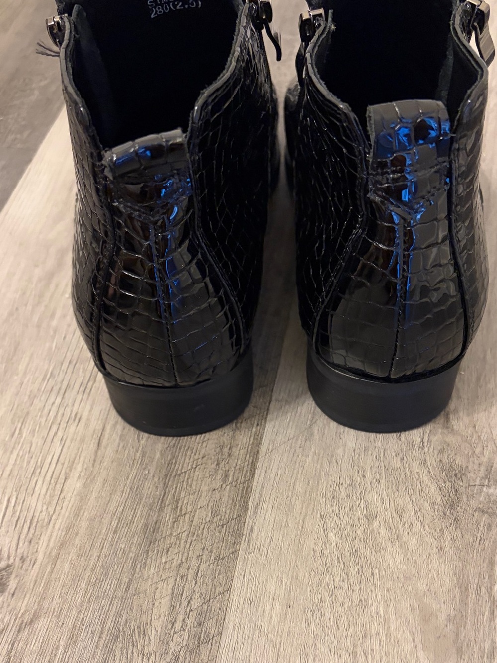 Santimon Men's Black Patent Croc-Embossed Leather Chelsea Boots - Picture 5 of 8